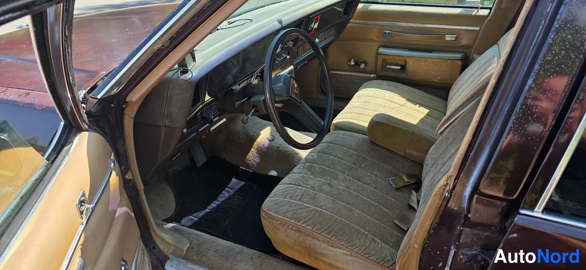 Ruskea Chevrolet Caprice 1981, ohjaamo, kuva 15