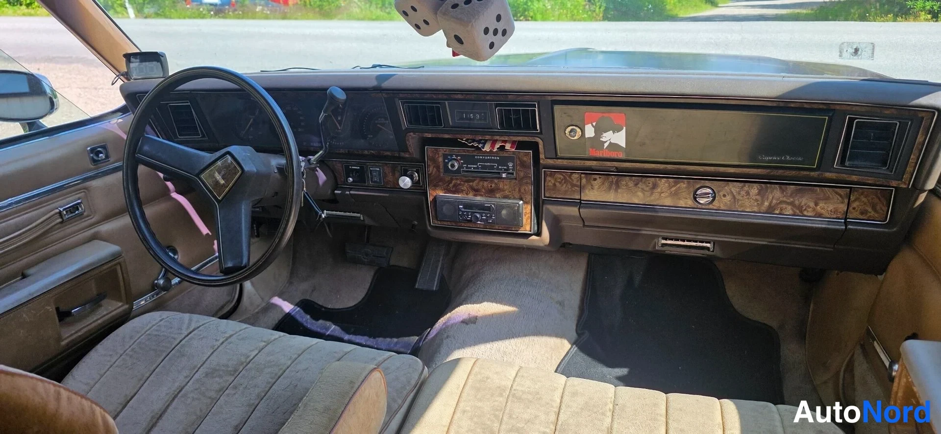 Ruskea Chevrolet Caprice 1981, ohjaamo, kuva 16