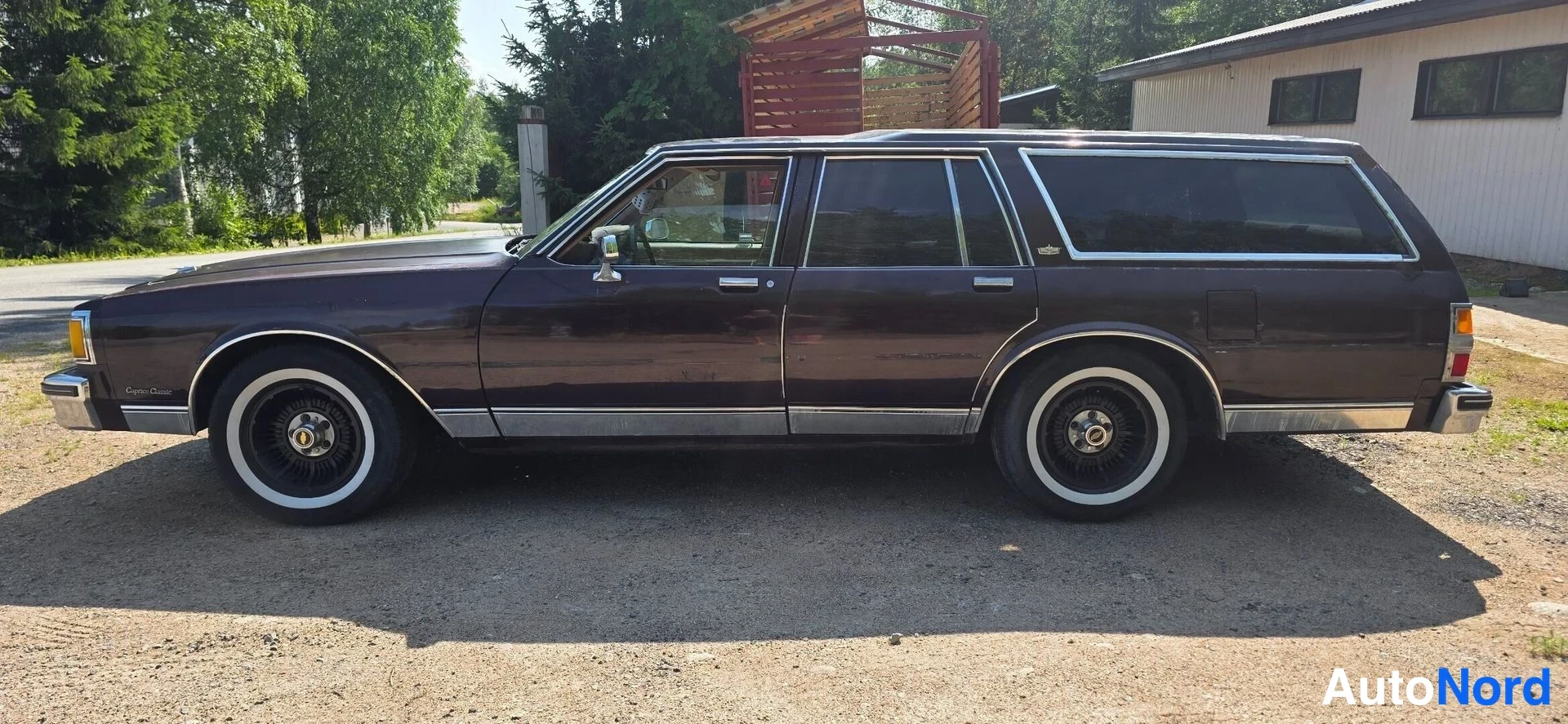 Ruskea Chevrolet Caprice 1981, sivulta, kuva 7