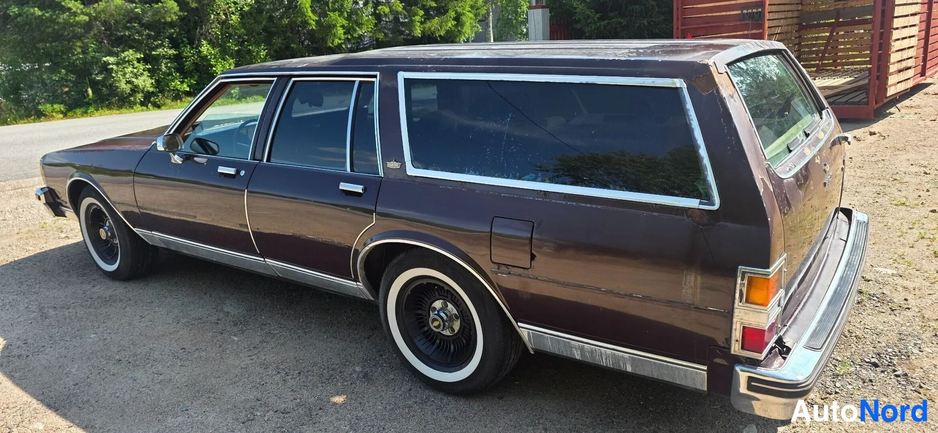 Ruskea Chevrolet Caprice 1981, takaviisto, kuva 11