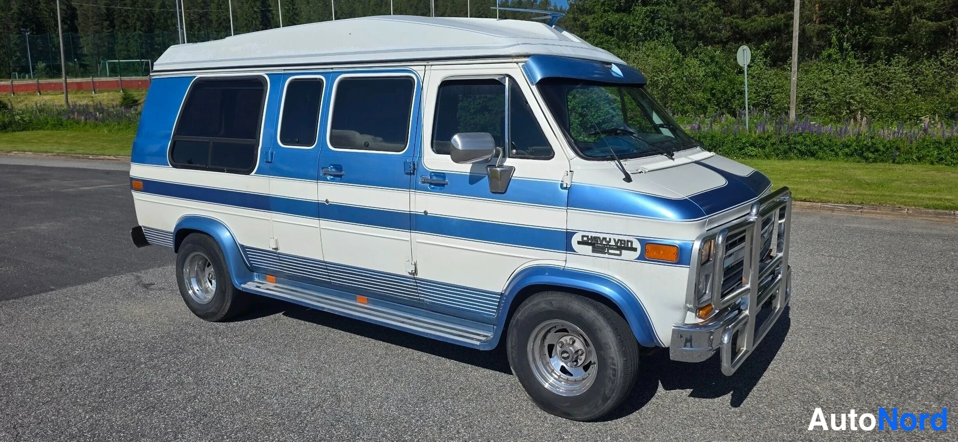 Sininen Chevrolet Chevy Van 1990, etuviisto, keula oikealle, kuva 3