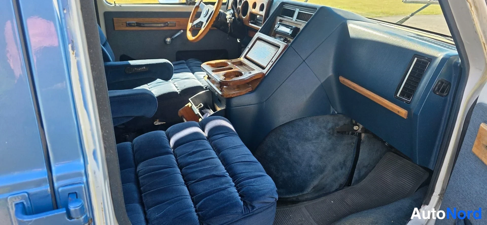 Sininen Chevrolet Chevy Van 1990, ohjaamo, kuva 12