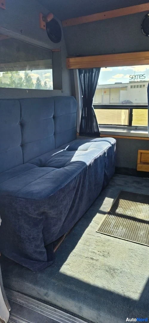 Sininen Chevrolet Chevy Van 1990, kuva 16