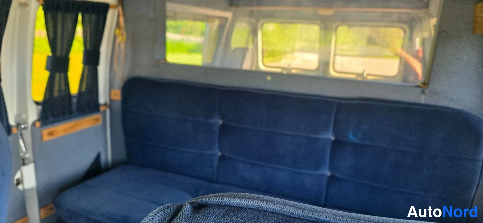 Sininen Chevrolet Chevy Van 1990, takaistuimet, kuva 14