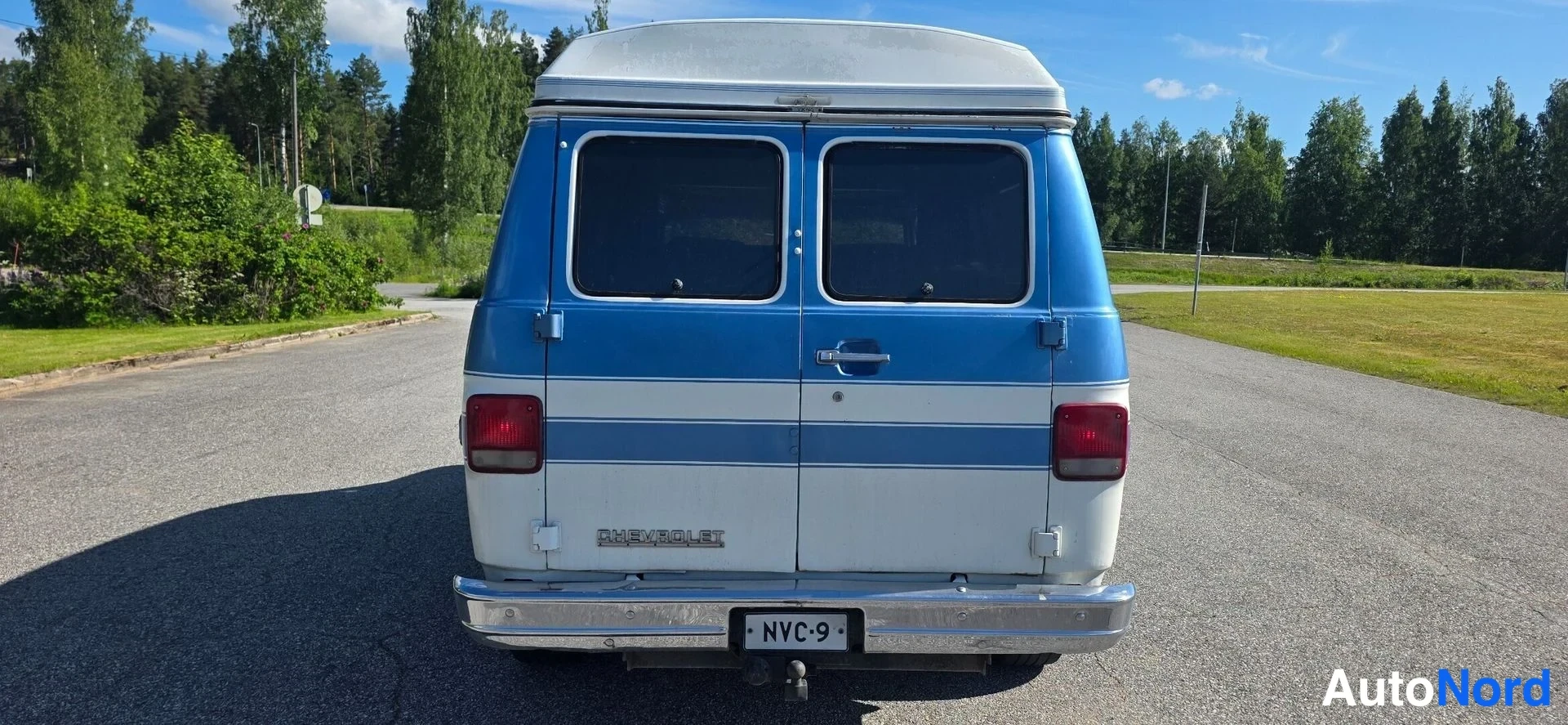 Sininen Chevrolet Chevy Van 1990, takaa, kuva 9