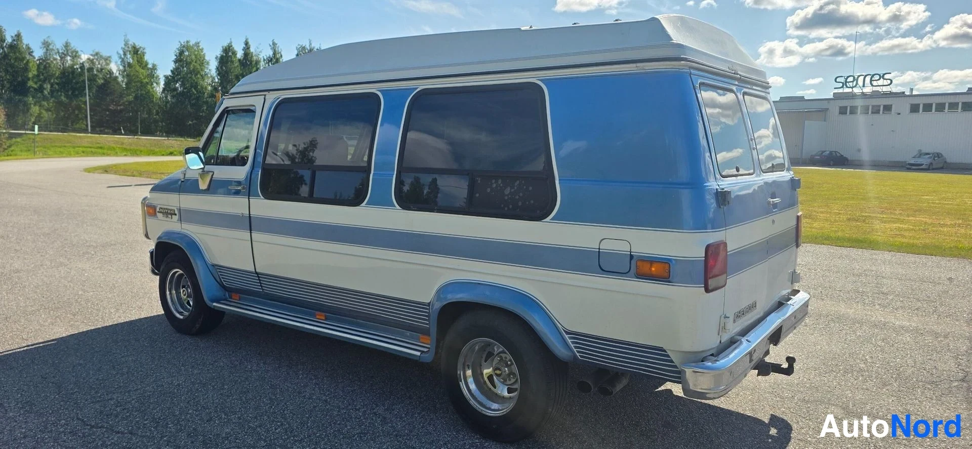 Sininen Chevrolet Chevy Van 1990, takaviisto, kuva 7