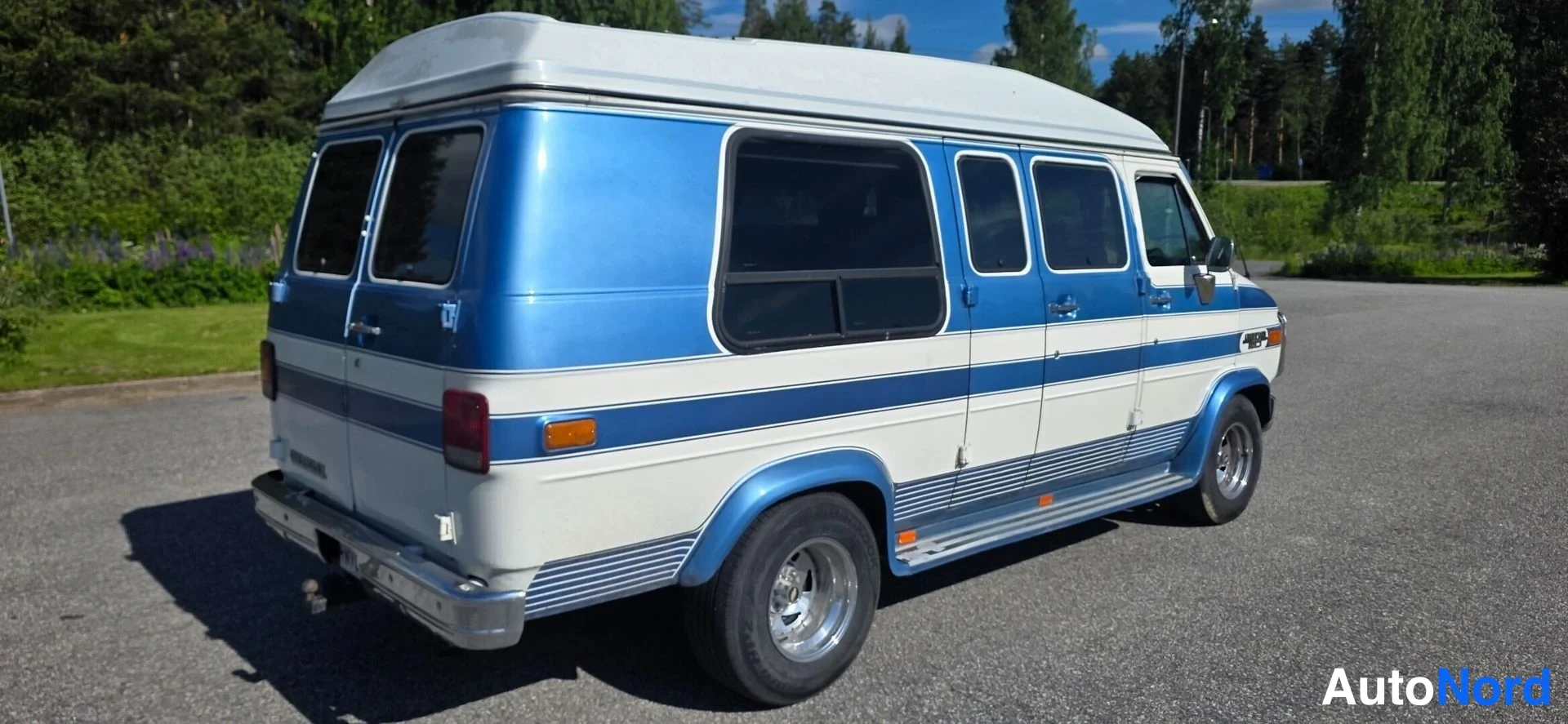 Sininen Chevrolet Chevy Van 1990, takaviisto, kuva 8