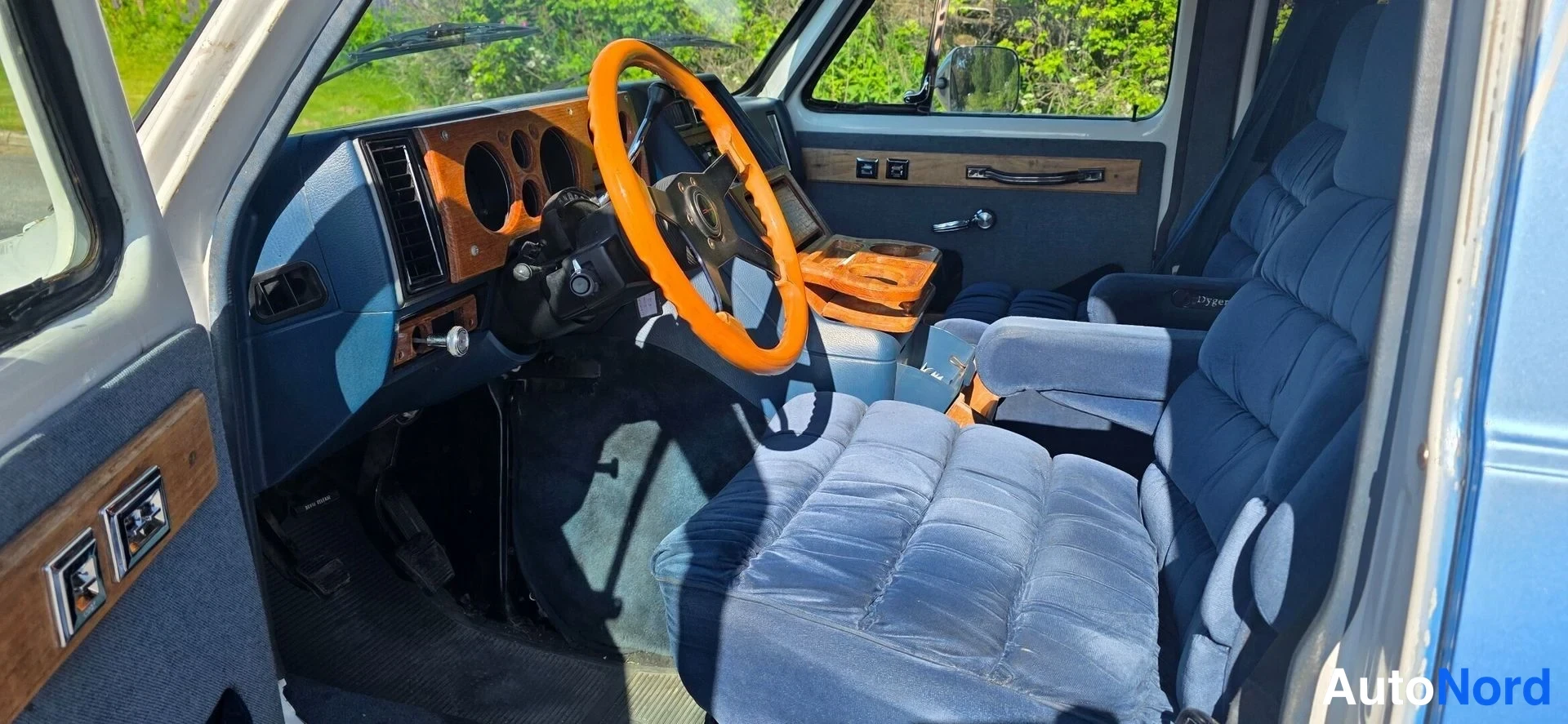 Sininen Chevrolet Chevy Van 1990, ohjaamo, kuva 10