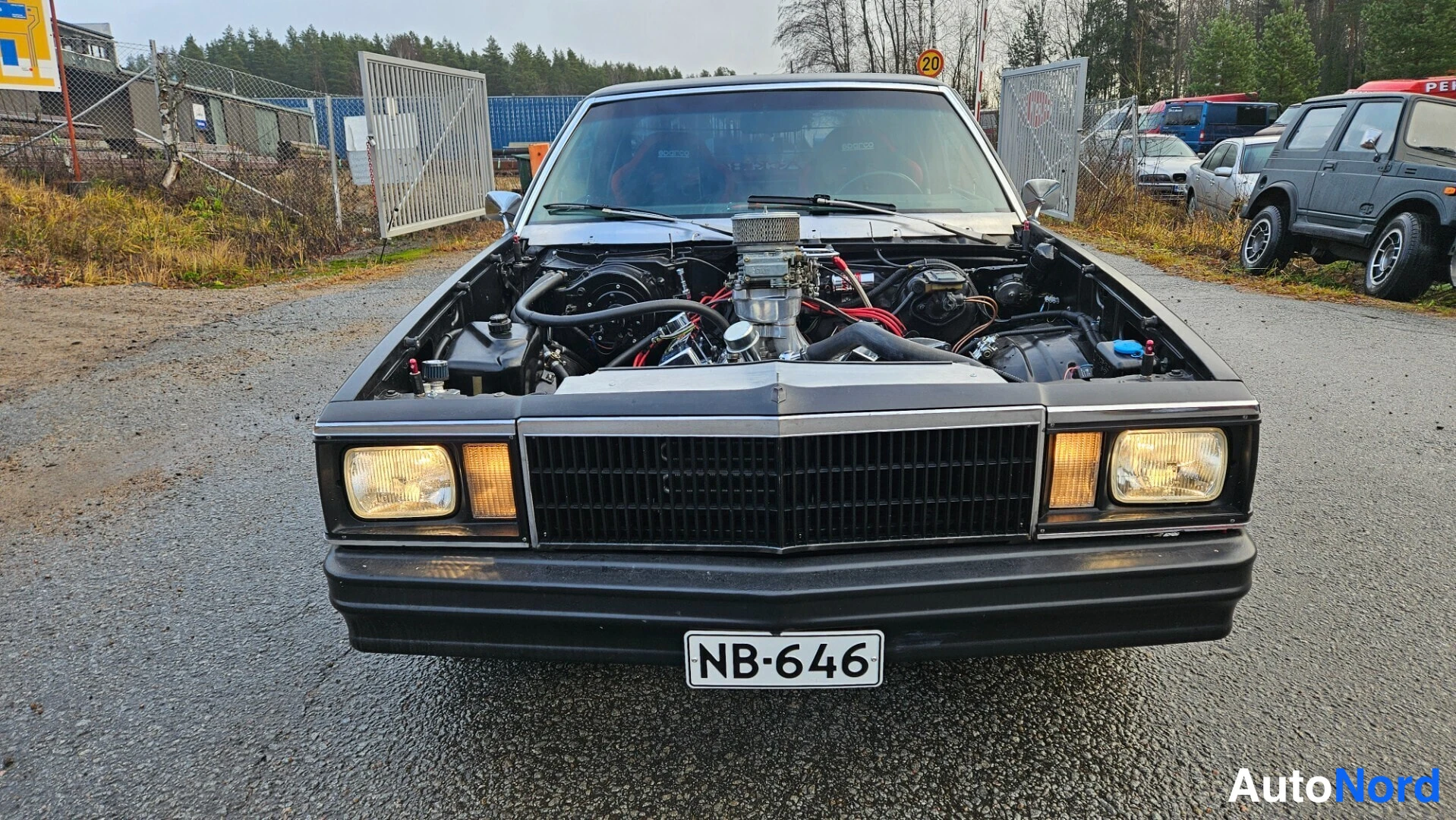 Punainen Chevrolet El Camino 1978, edestä, kuva 8
