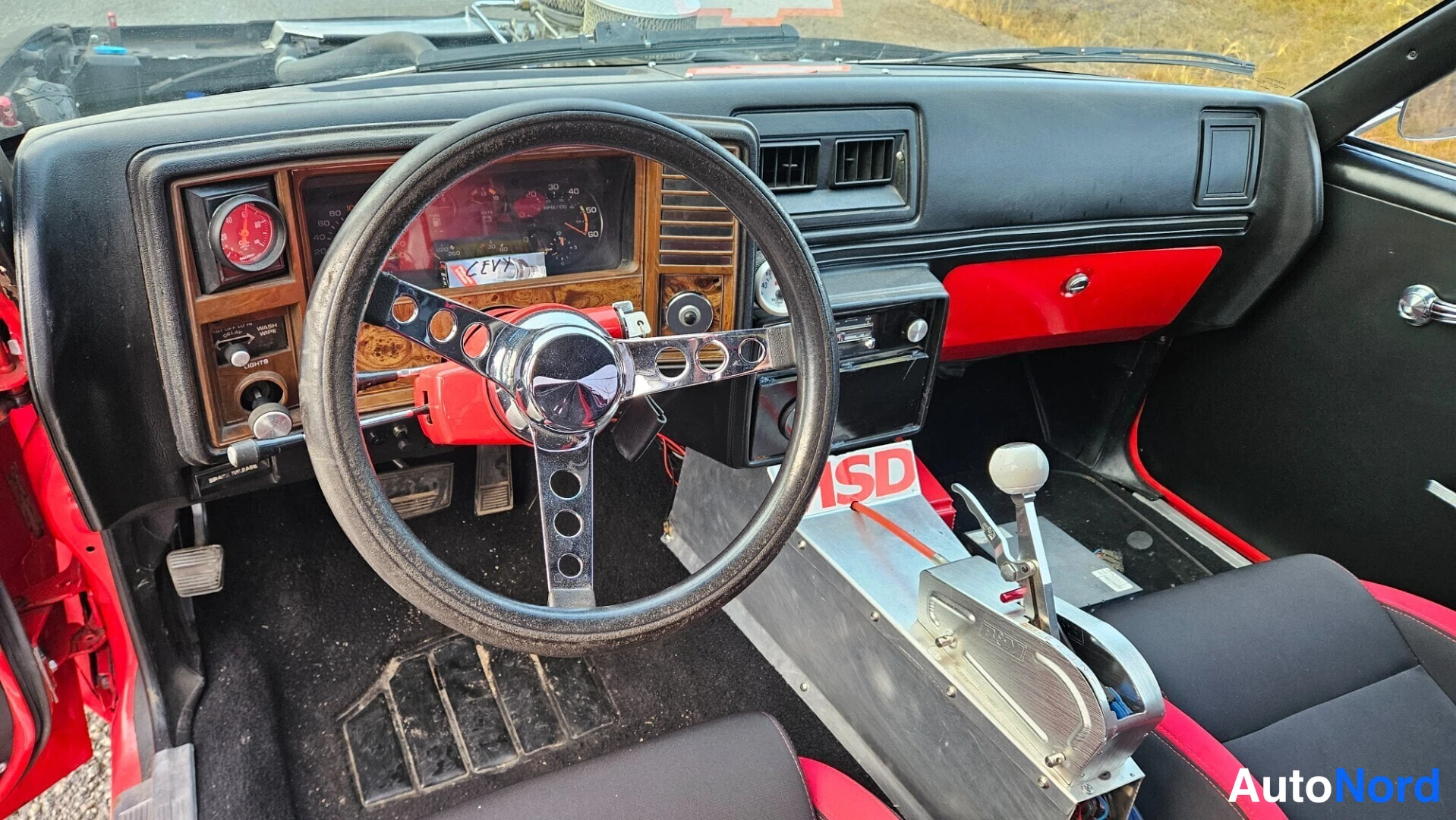 Punainen Chevrolet El Camino 1978, ohjaamo, kuva 14