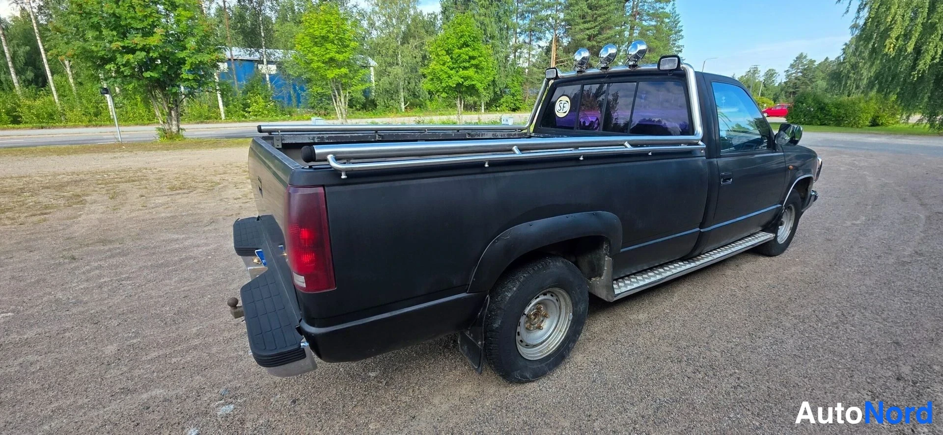Musta Chevrolet Fleetside Patinoitunut 1988, takaviisto, kuva 11