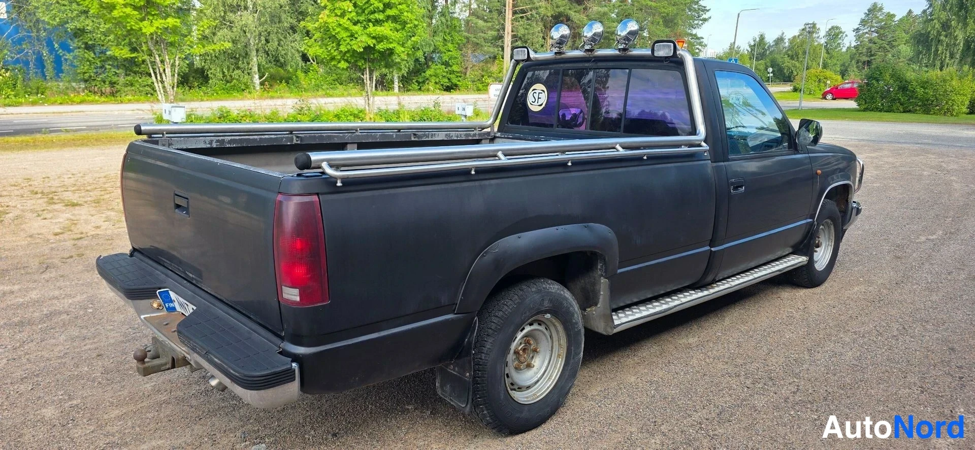 Musta Chevrolet Fleetside Patinoitunut 1988, takaviisto, kuva 12