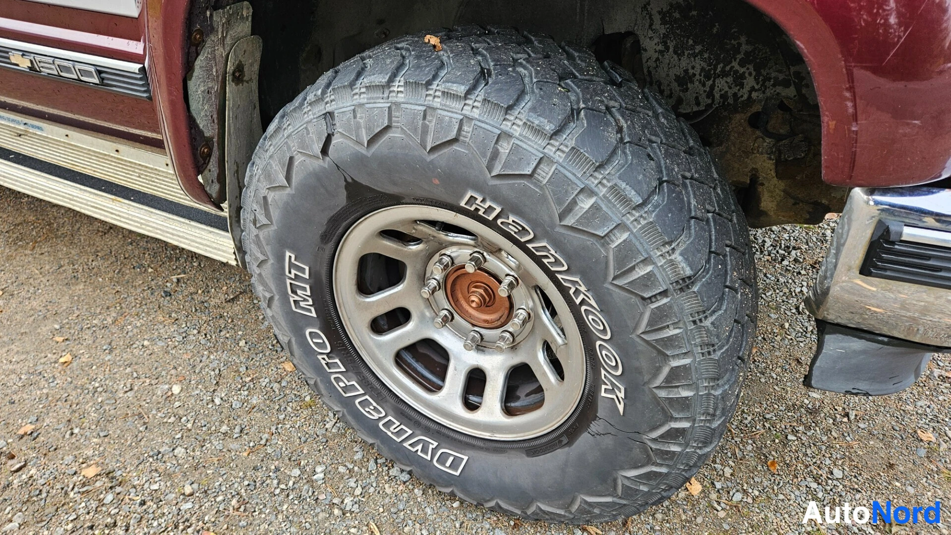 Punainen Chevrolet Suburban 1995, yksityiskohta, kuva 12