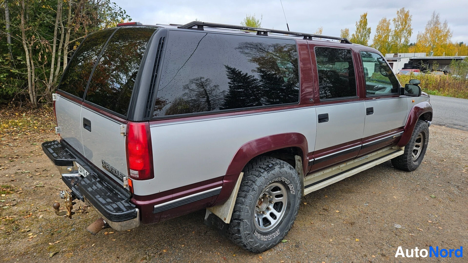 Punainen Chevrolet Suburban 1995, takaviisto, kuva 7
