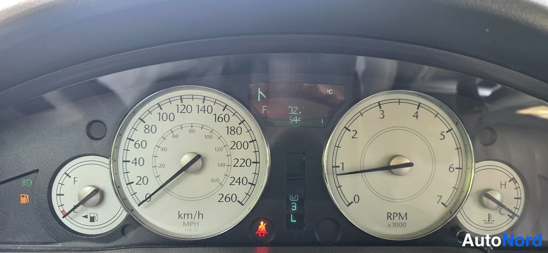 Hopea Chrysler 300C 2004, yksityiskohta, kuva 15
