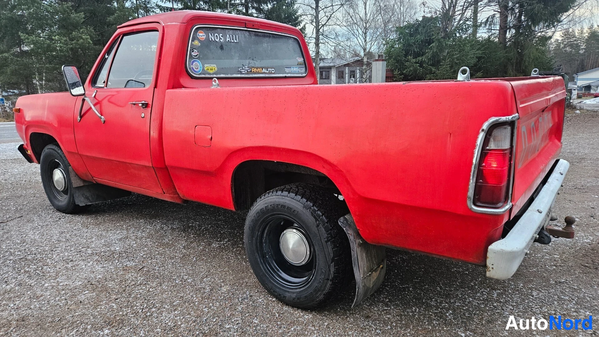 Punainen Dodge D150 Museorek 1978, takaviisto, kuva 13