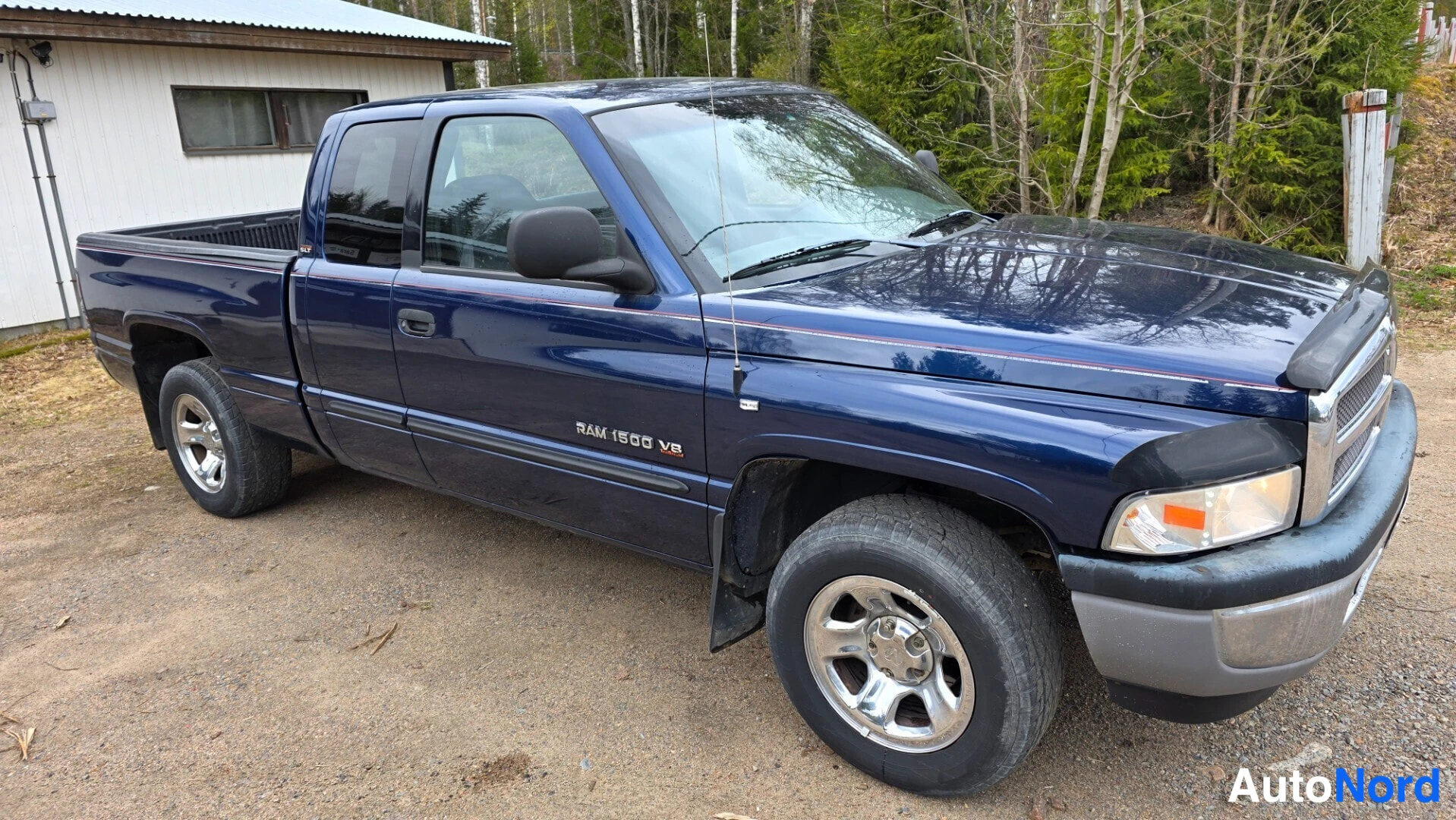 Sininen Dodge Ram 1500 2001, etuviisto, keula oikealle, kuva 3