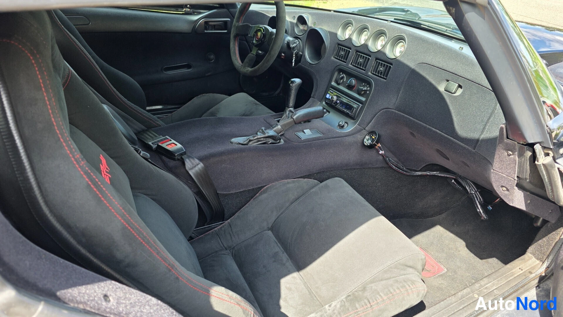 Musta Dodge Viper 1994, etuistuimet, kuva 18