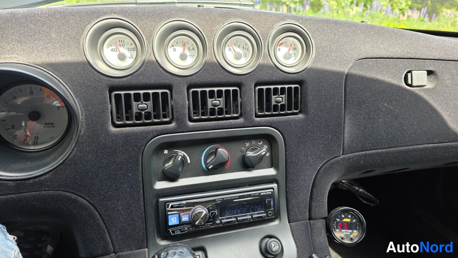 Musta Dodge Viper 1994, ohjaamo, kuva 15