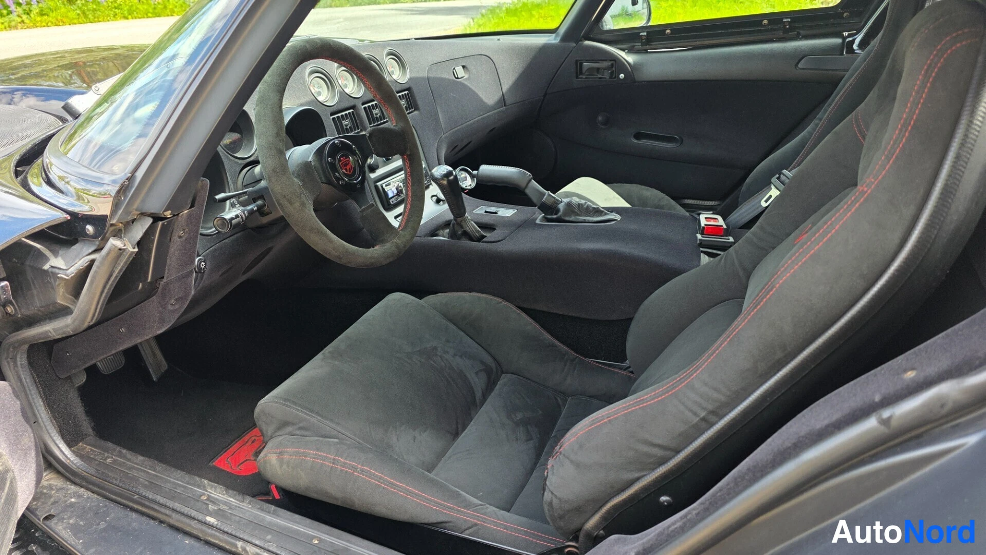 Musta Dodge Viper 1994, etuistuimet, kuva 16