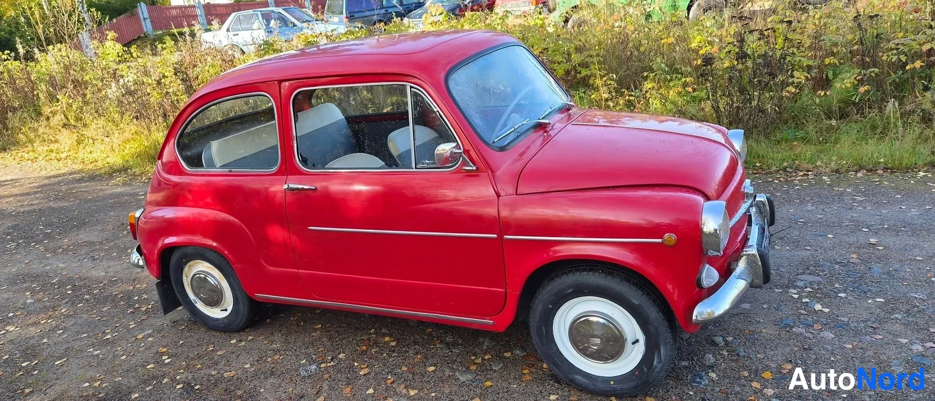 Punainen Fiat 600 1971, etuviisto, keula oikealle, kuva 4