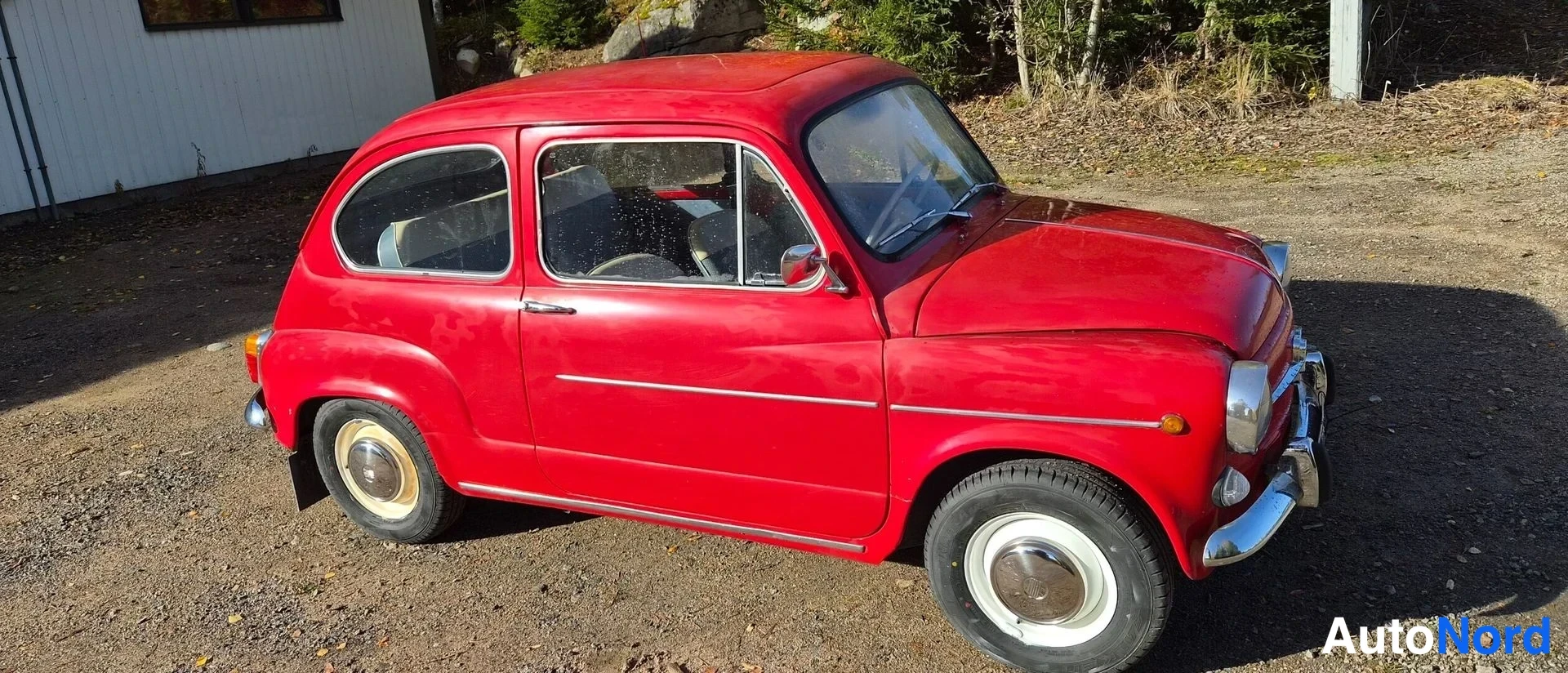 Punainen Fiat 600 1971, etuviisto, keula oikealle, kuva 5