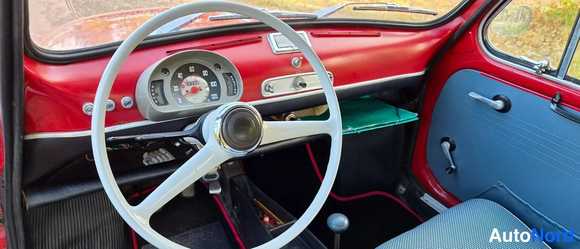 Punainen Fiat 600 1971, ohjaamo, kuva 16
