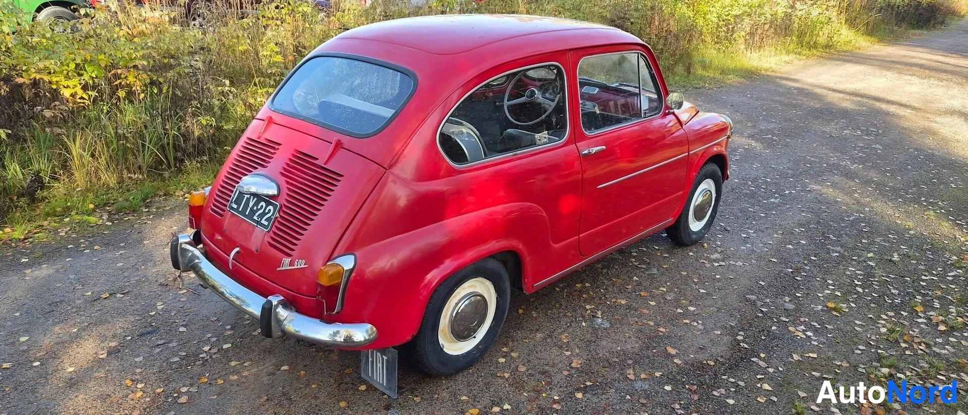 Punainen Fiat 600 1971, takaviisto, kuva 12