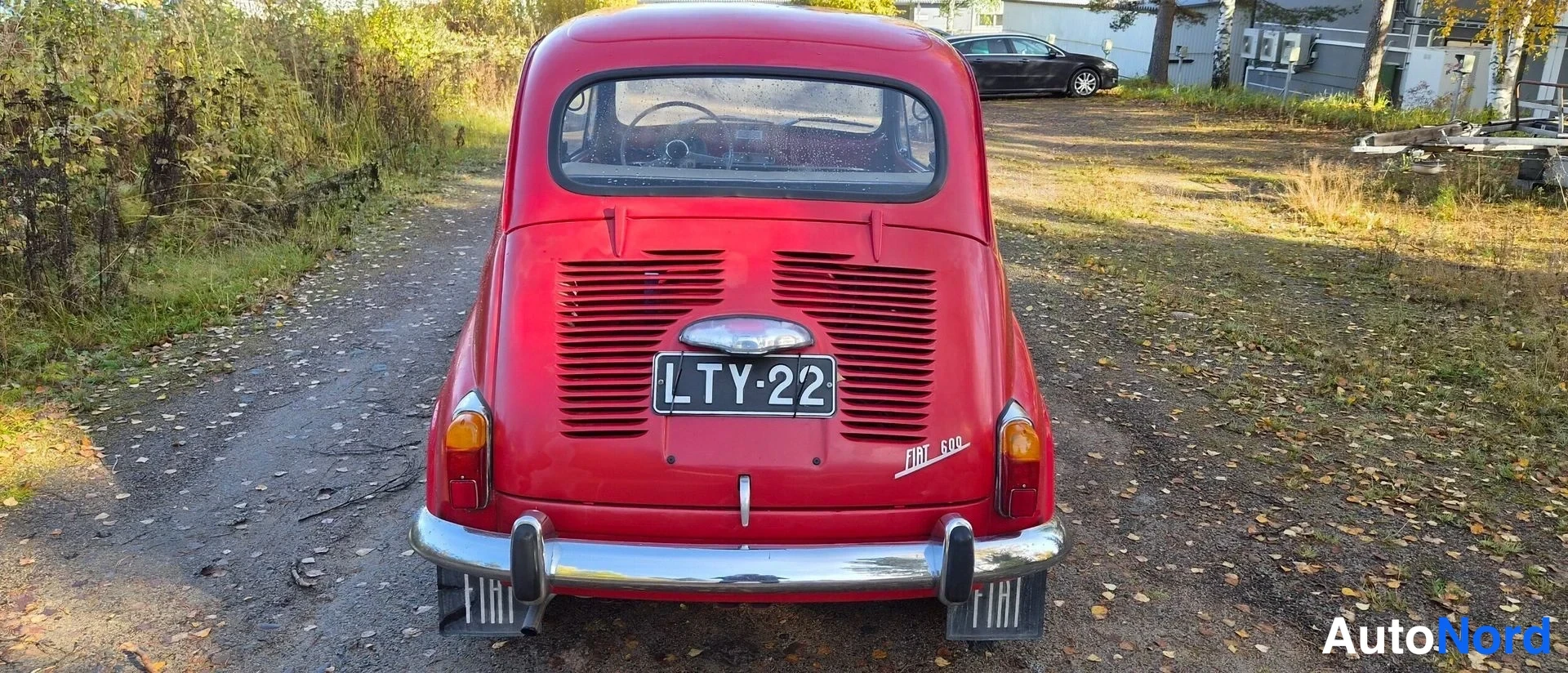 Punainen Fiat 600 1971, takaa, kuva 15