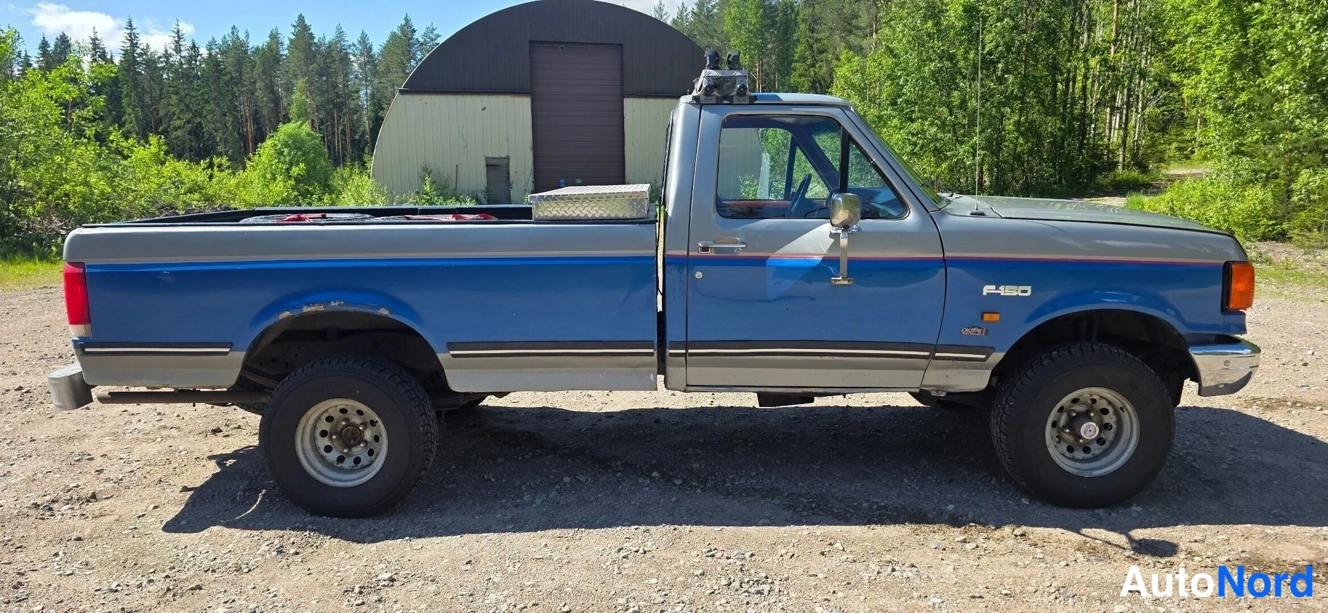 Sininen Ford F-150 1987, sivulta, kuva 8