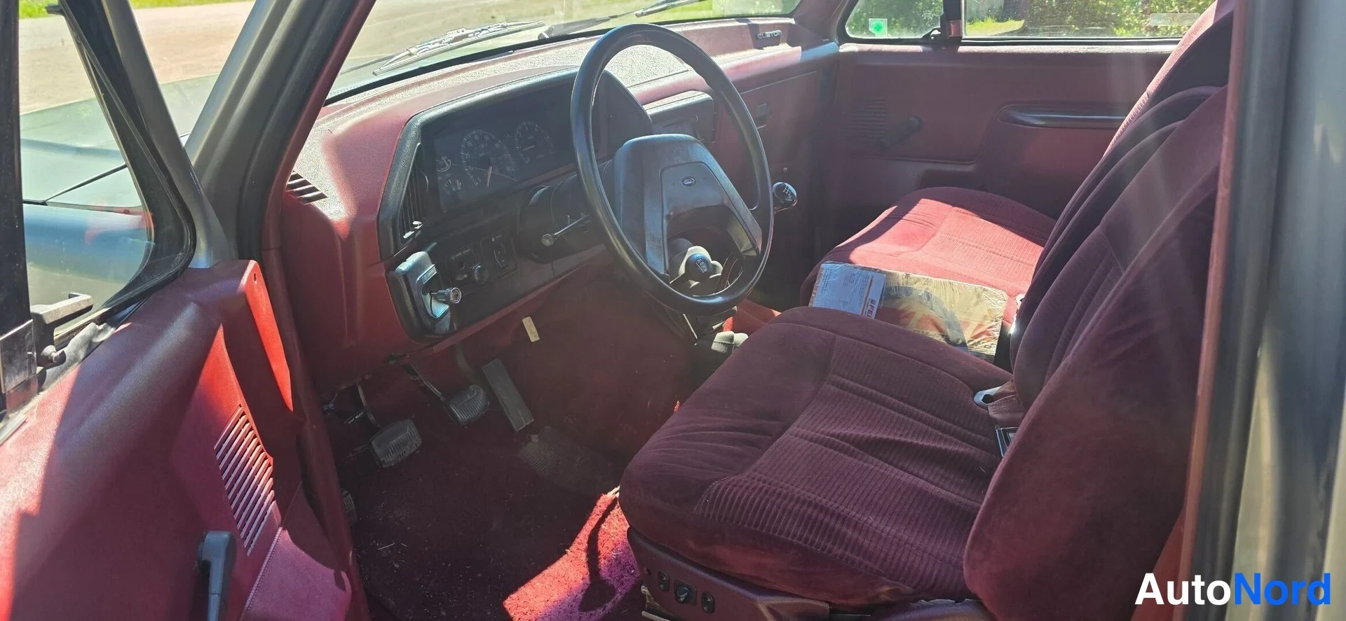 Sininen Ford F-150 1987, ohjaamo, kuva 19