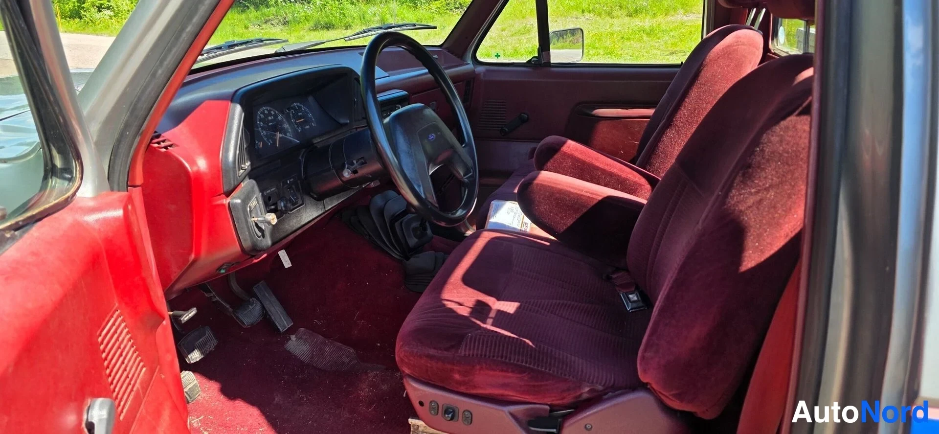 Sininen Ford F-150 1987, ohjaamo, kuva 17