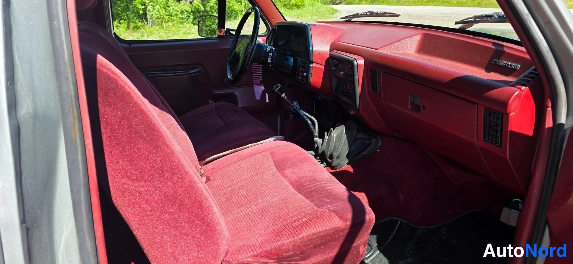 Sininen Ford F-150 1987, ohjaamo, kuva 18