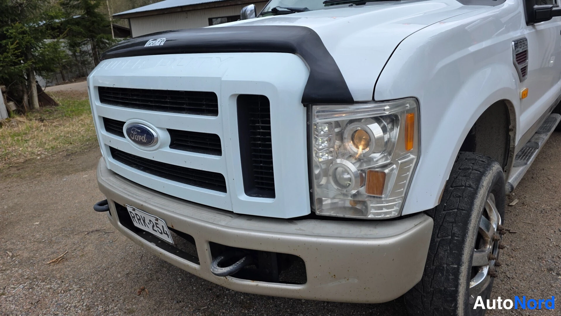 Valkoinen Ford F-350 2008, etuviisto, keula vasemmalle, kuva 4