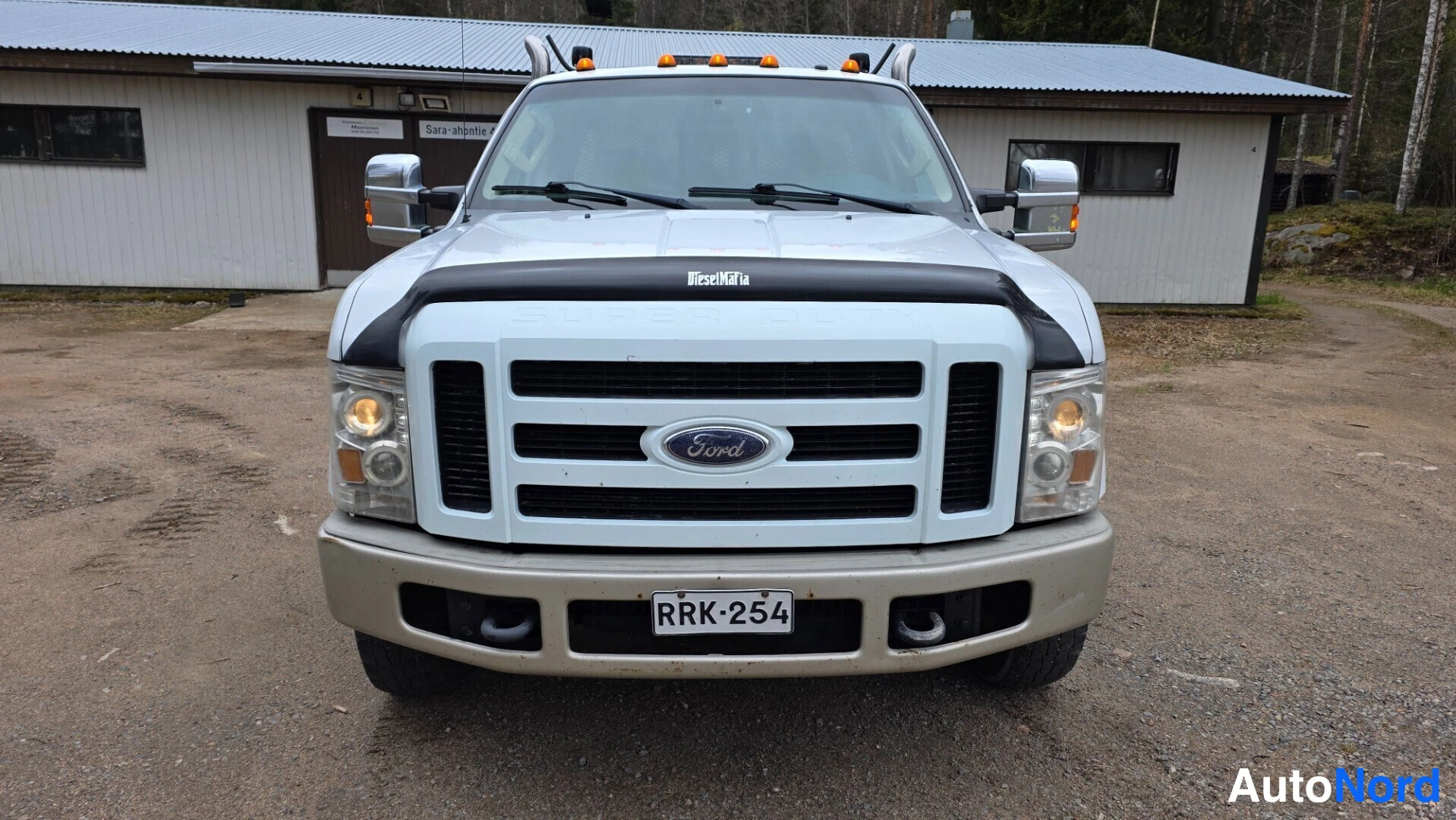 Valkoinen Ford F-350 2008, edestä, kuva 6