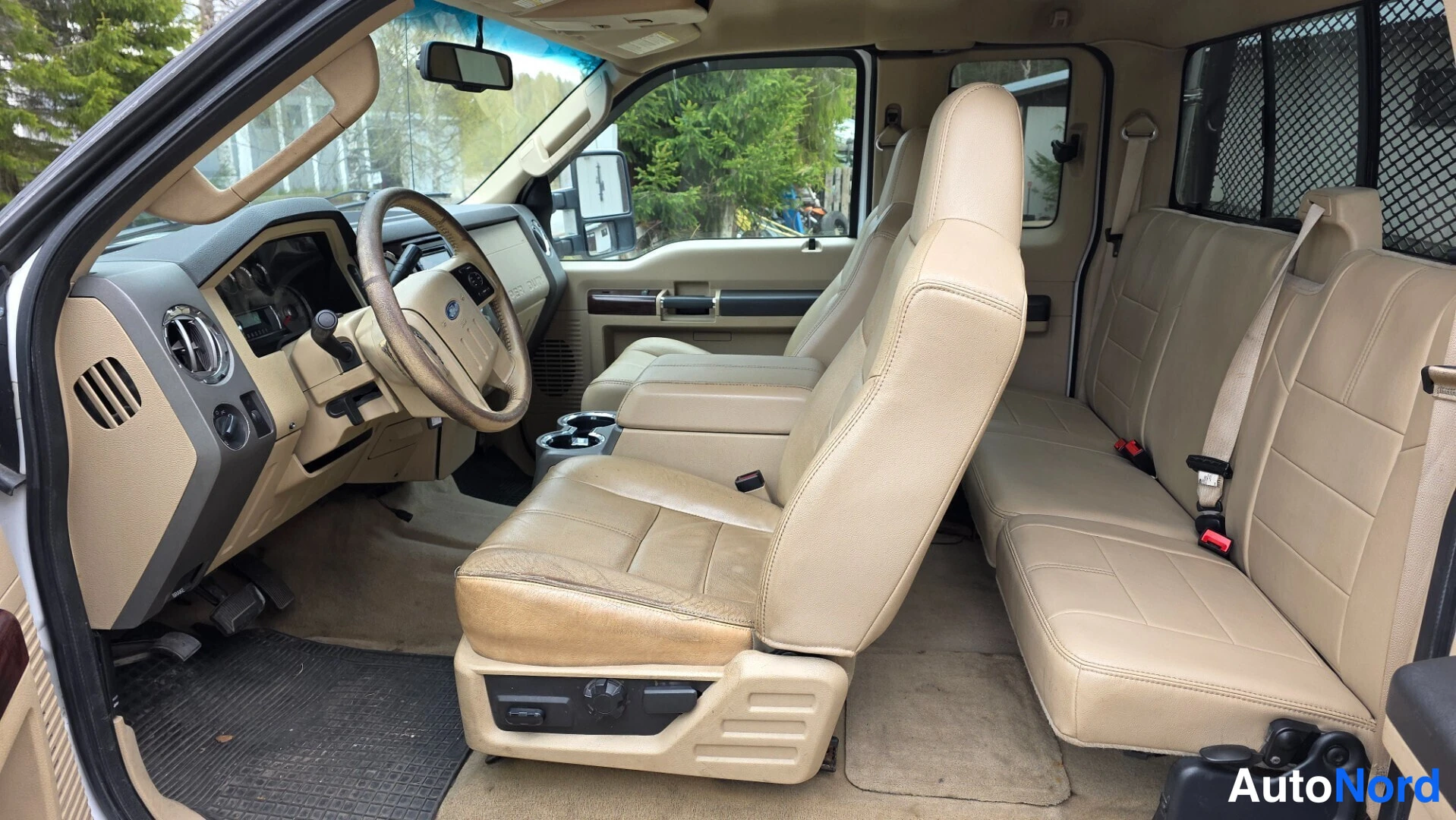 Valkoinen Ford F-350 2008, etuistuimet, kuva 11