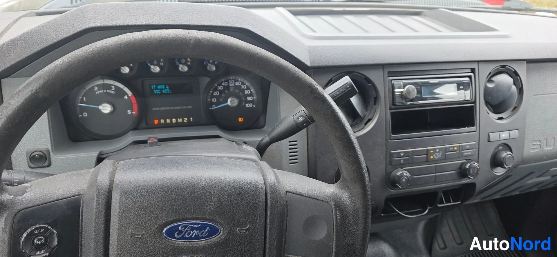 Musta Ford F-350 2011, yksityiskohta, kuva 15