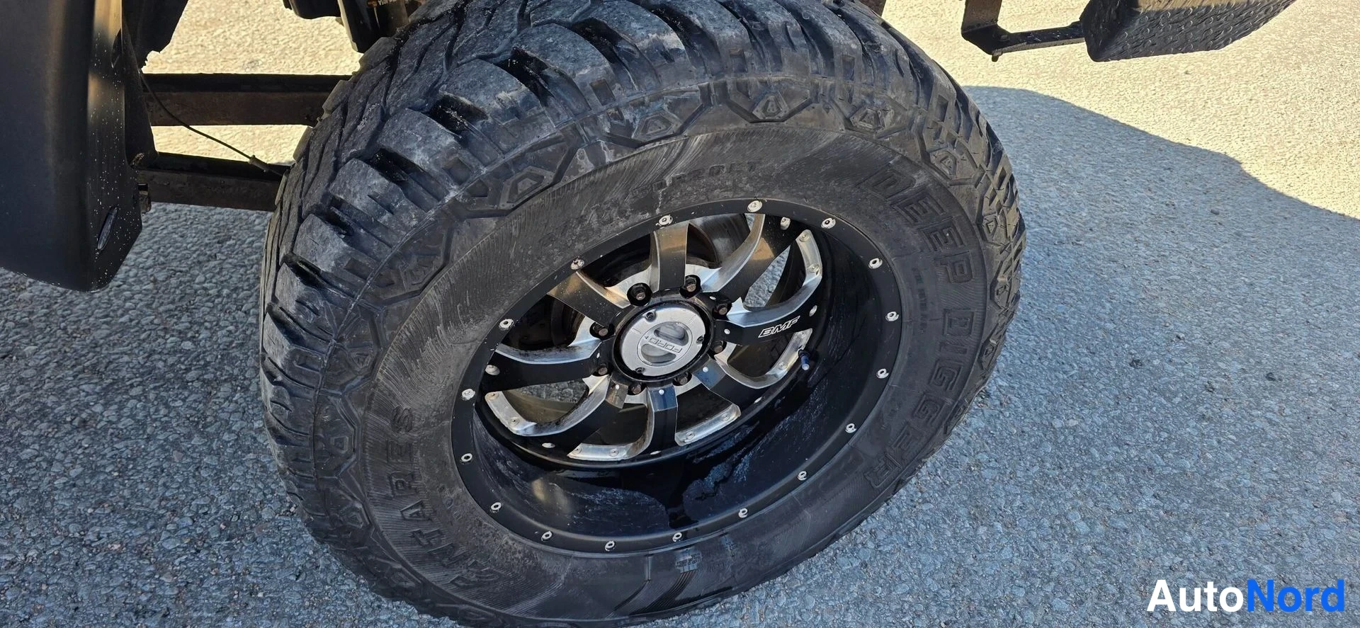 Musta Ford F-350 2011, yksityiskohta, kuva 16
