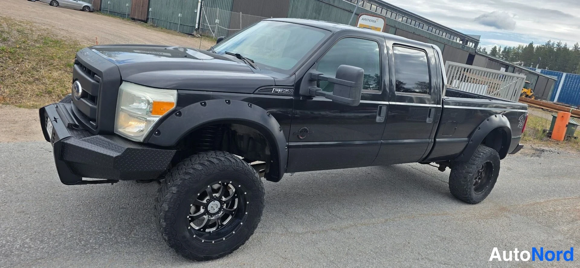 Ford F-350 Korotettu V8 6.7 2011