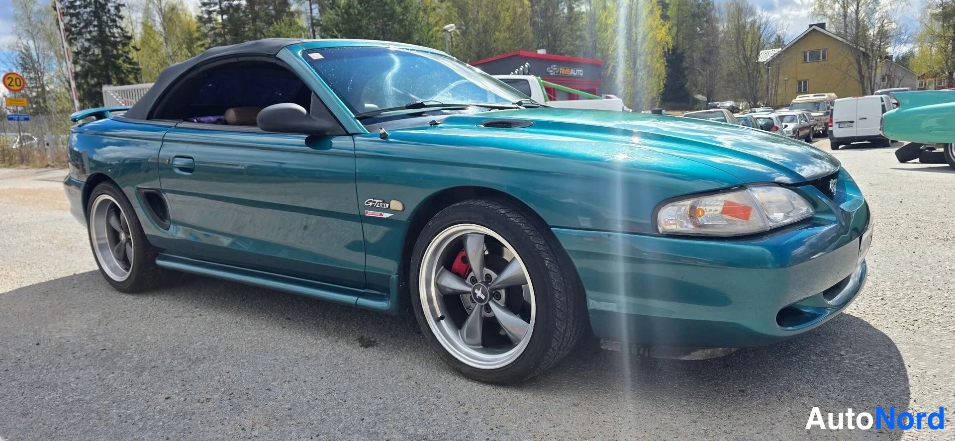 Vihreä Ford Mustang 1997, etuviisto, keula oikealle, kuva 6