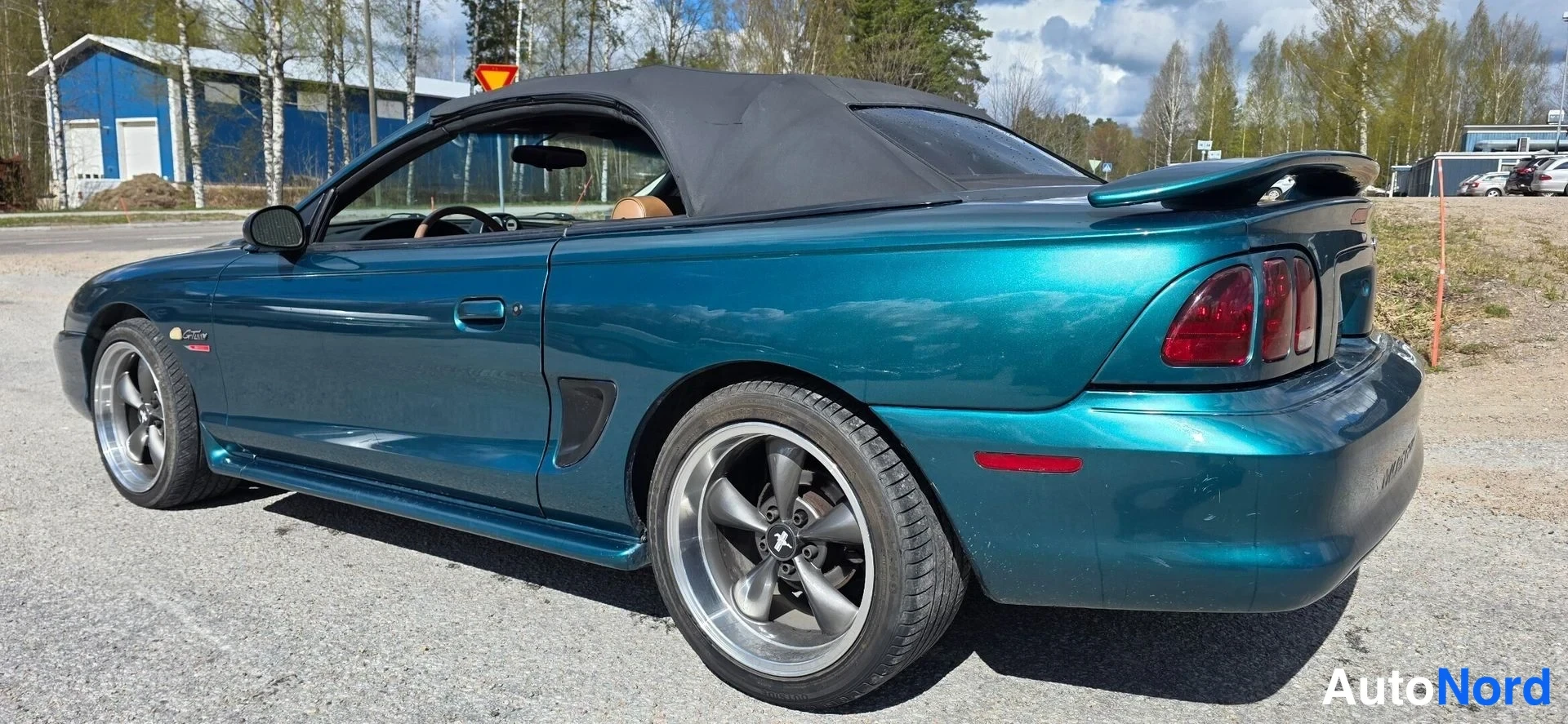 Vihreä Ford Mustang 1997, takaviisto, kuva 12
