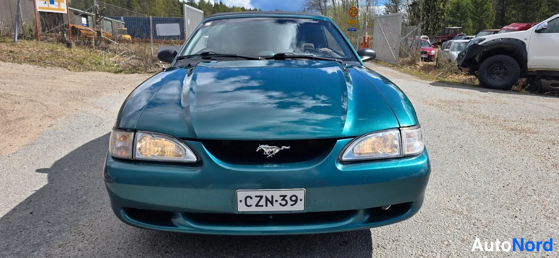 Vihreä Ford Mustang 1997, edestä, kuva 9