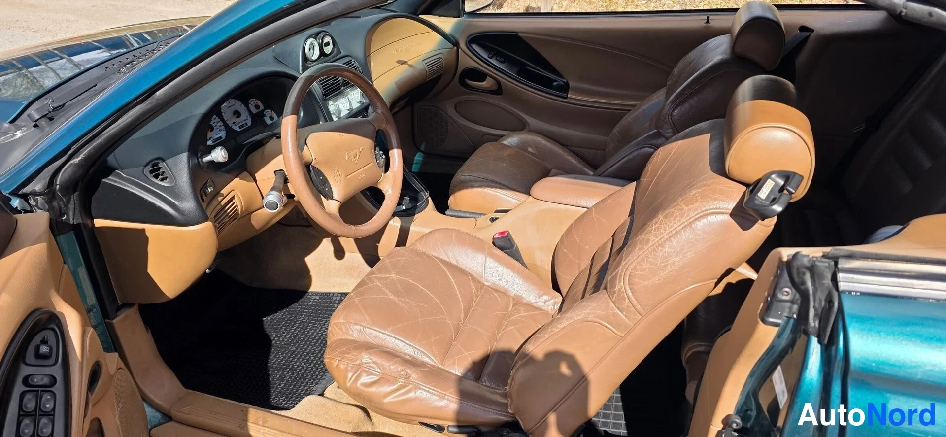 Vihreä Ford Mustang 1997, ohjaamo, kuva 17
