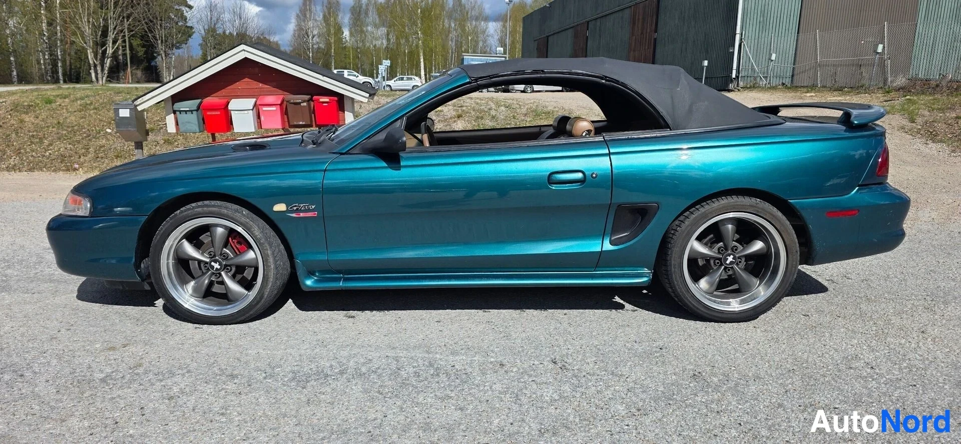Vihreä Ford Mustang 1997, etuviisto, keula vasemmalle, kuva 2