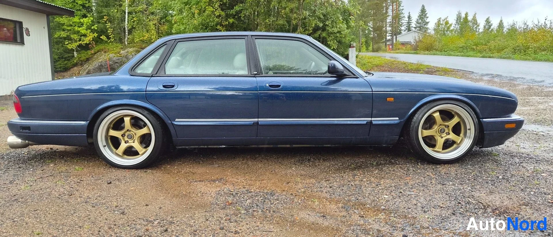 Sininen Jaguar XJR 1995, takaviisto, kuva 9
