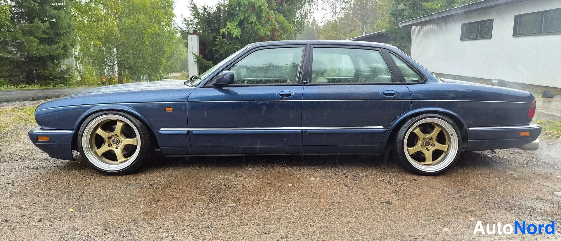 Sininen Jaguar XJR 1995, takaviisto, kuva 8