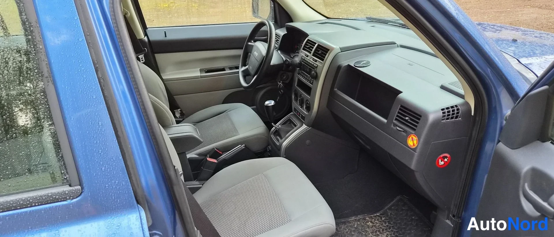 Sininen Jeep Patriot 2010, etuistuimet, kuva 10