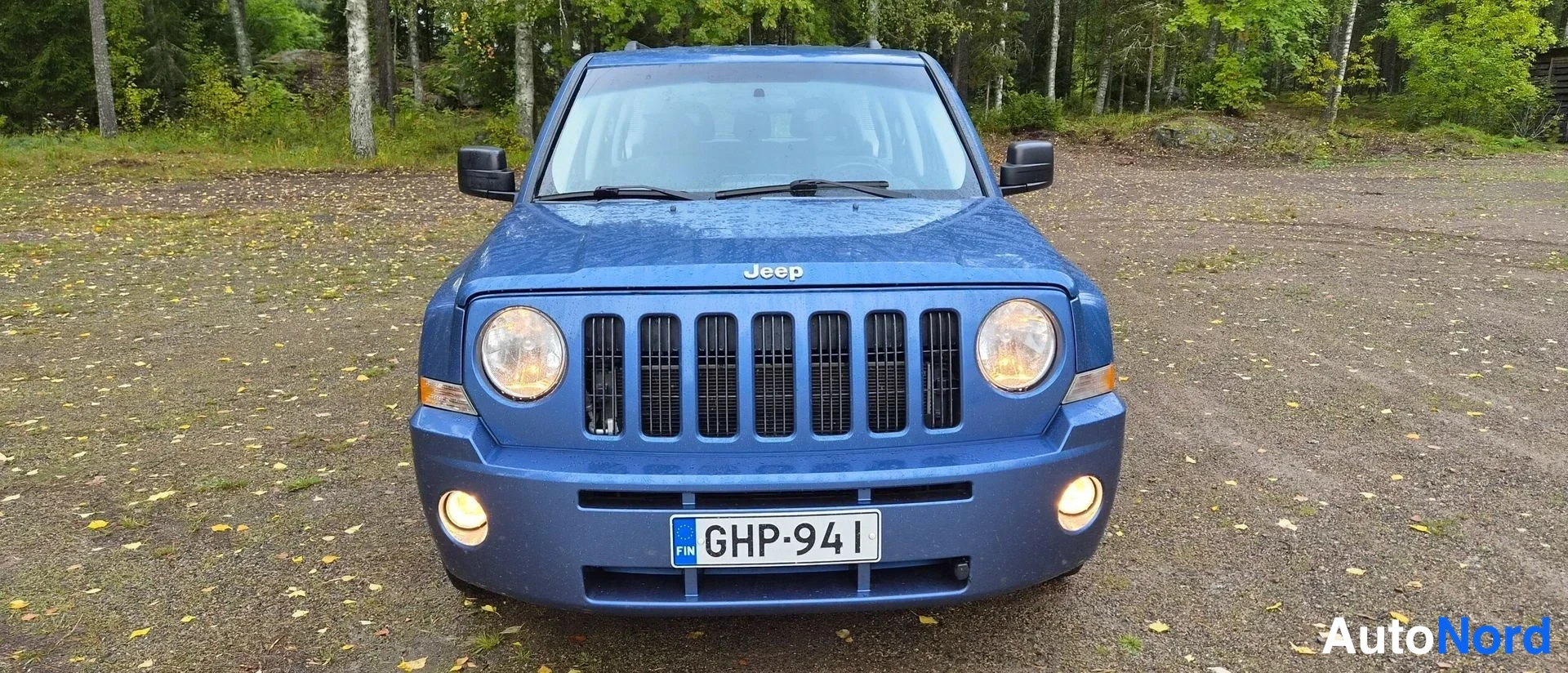 Sininen Jeep Patriot 2010, edestä, kuva 4