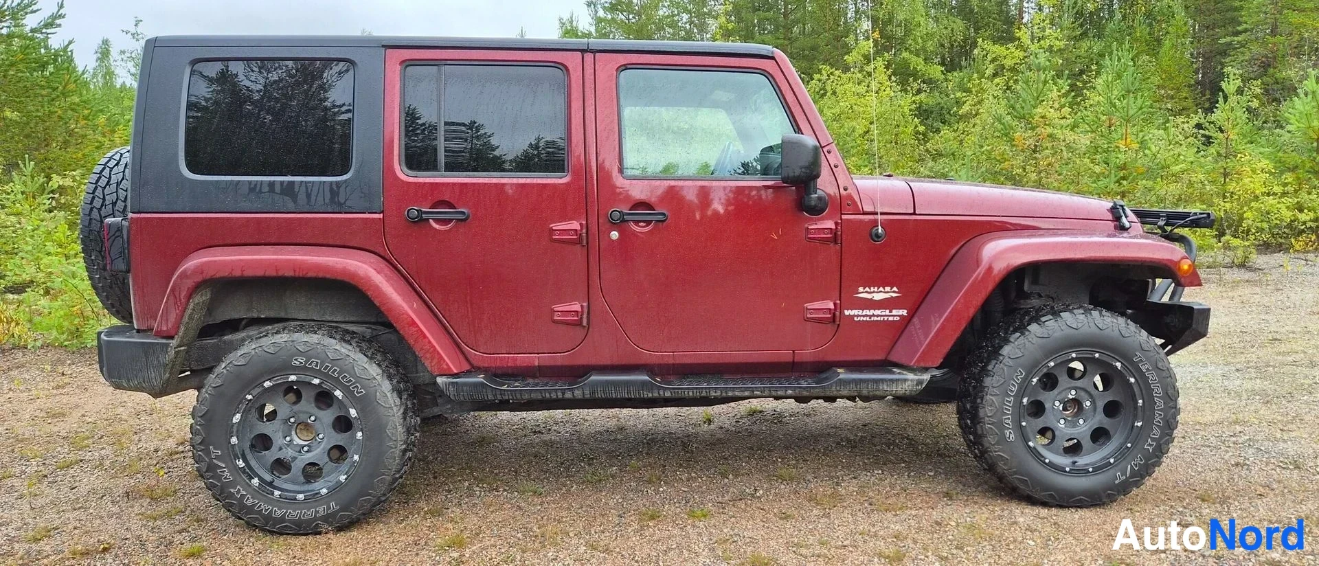 Punainen Jeep Wrangler 2007, sivulta, kuva 10