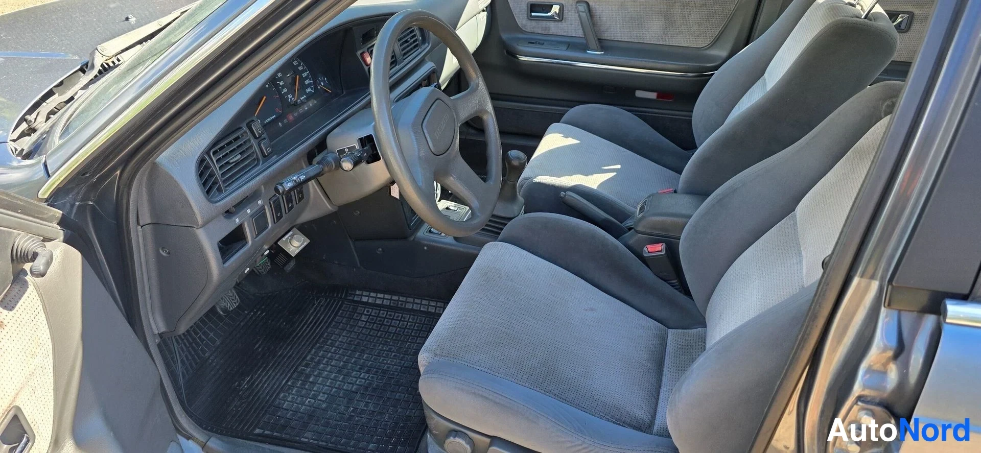 Harmaa Mazda 626 1987, ohjaamo, kuva 10